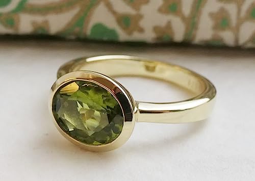 Detalle de Oval Peridot vergoldet Sterling Ring von Sophia Rose Jewellery – US-Größe 6