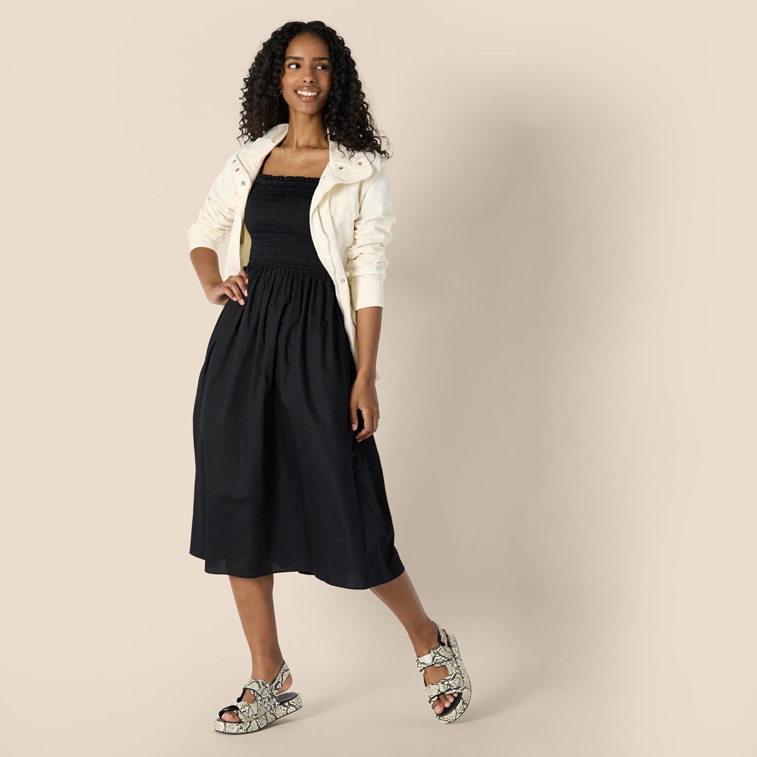 Thumbnail 4 de Amazon Essentials Women's Regular-Fit Cotton Sateen Smocked Bodice Midi Dress