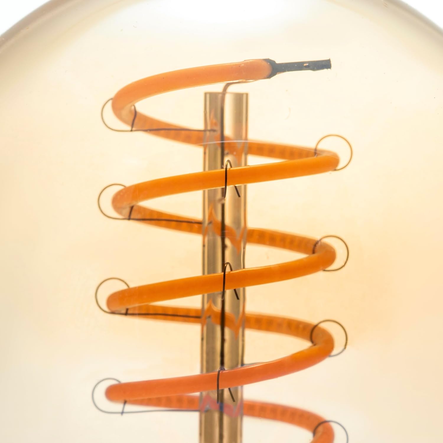 Thumbnail 4 de Amazon Basics E27 Vintage LED Bulb (G93) – 4W Ultra Warm Amber Glass, Pack of 2