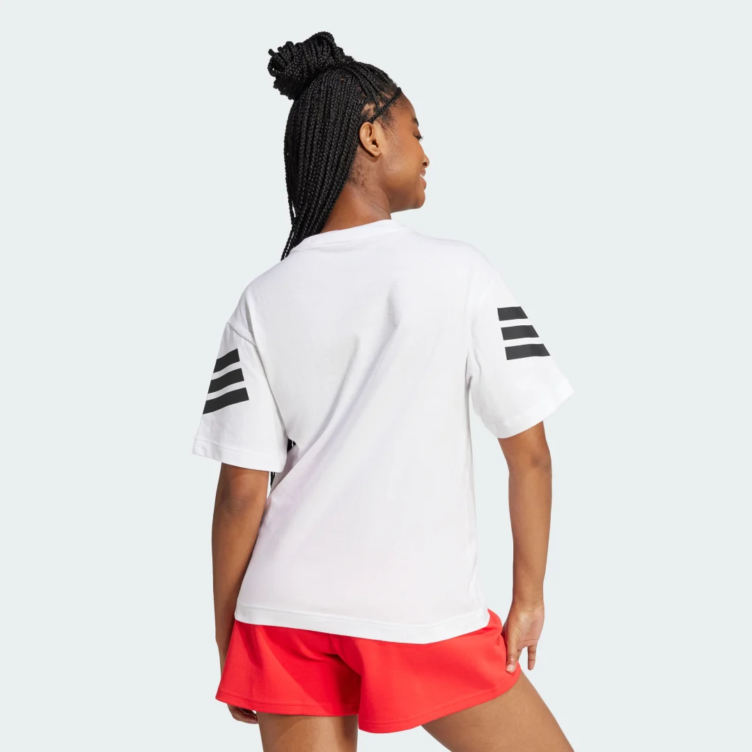 Detalle 2 de Camiseta Future Icons 3 bandas – Adidas (Blanca)