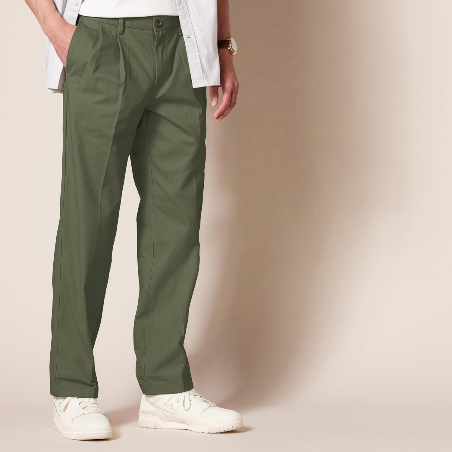Thumbnail 2 de Amazon Essentials Herren Knitterfreie Chinohose mit klassischer Passform (Big & Tall) – langlebig, pflegeleicht und vielseitig