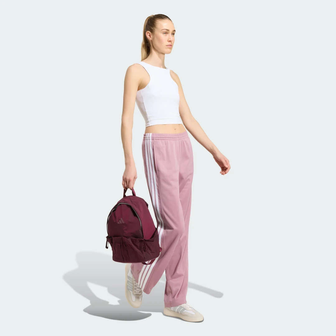 Detalle 2 de Mochila Glow de Adidas: estilo Burgundy y uso diario con envío gratis