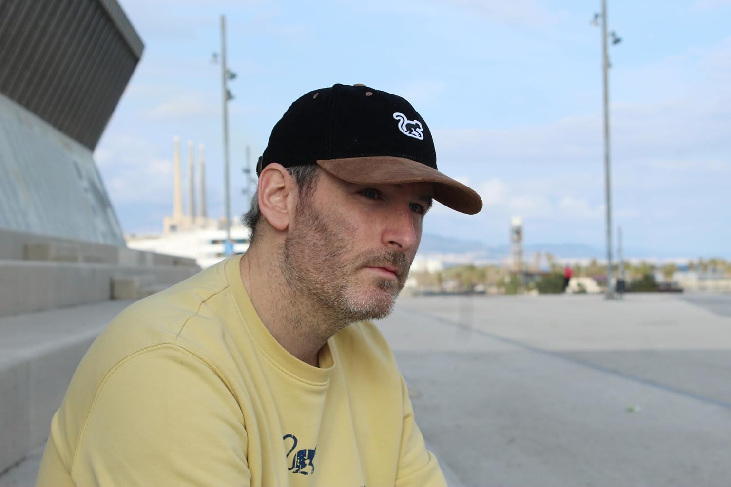 Detalle de Surf Monkey Dressed In Music Play With Me — casquette dad en velours noir sans structure