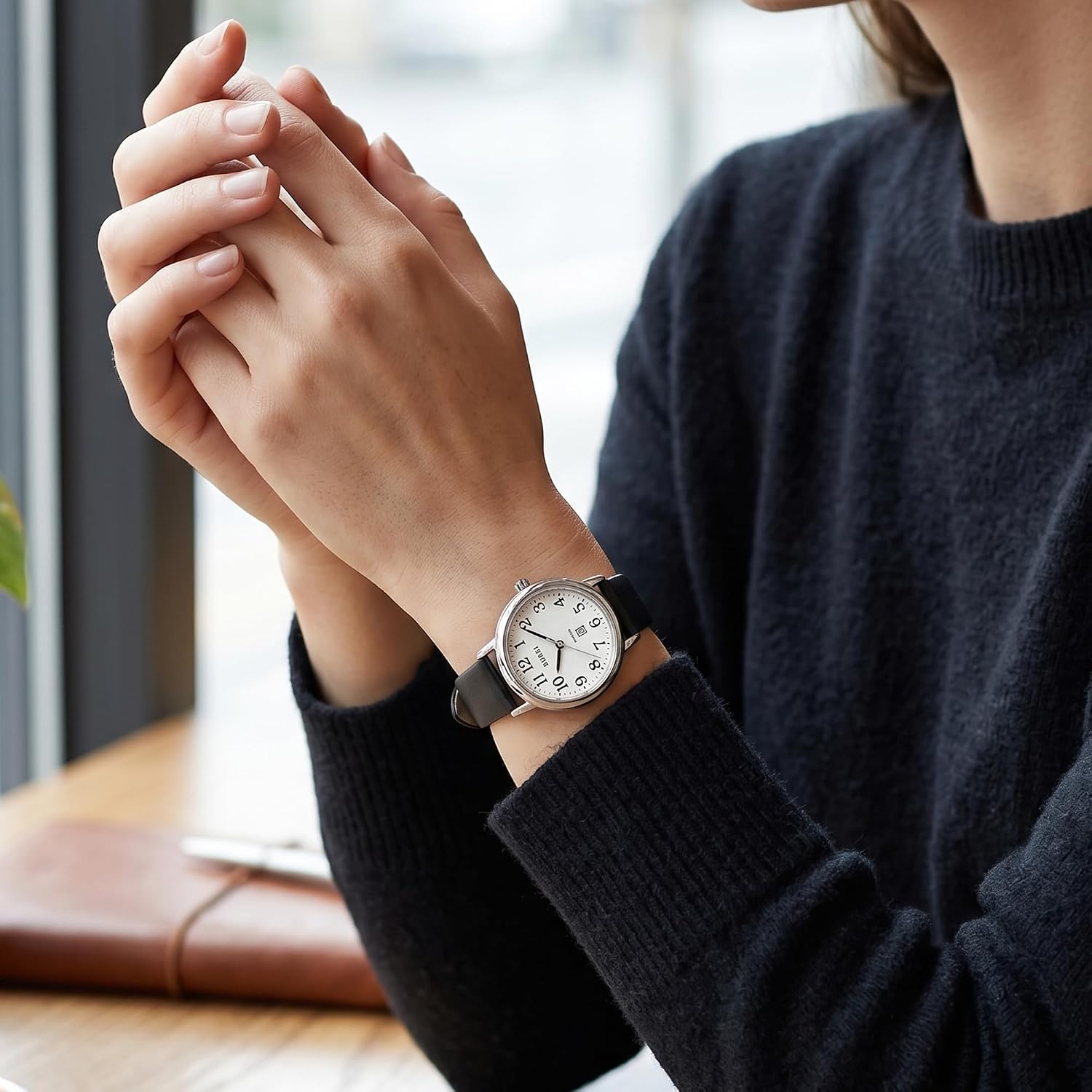 Detalle de BUREI Orologio da donna in pelle nera con luminoso – stile minimalista, leggibilità istantanea e comfort quotidiano