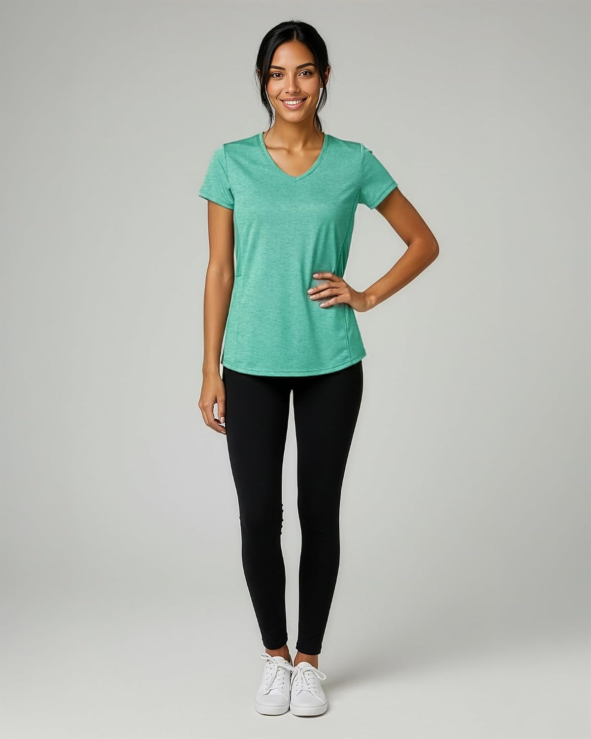 Detalle de Real Essentials 5 Pack: Women's Dry-Fit V-Neck Short Sleeve Tee