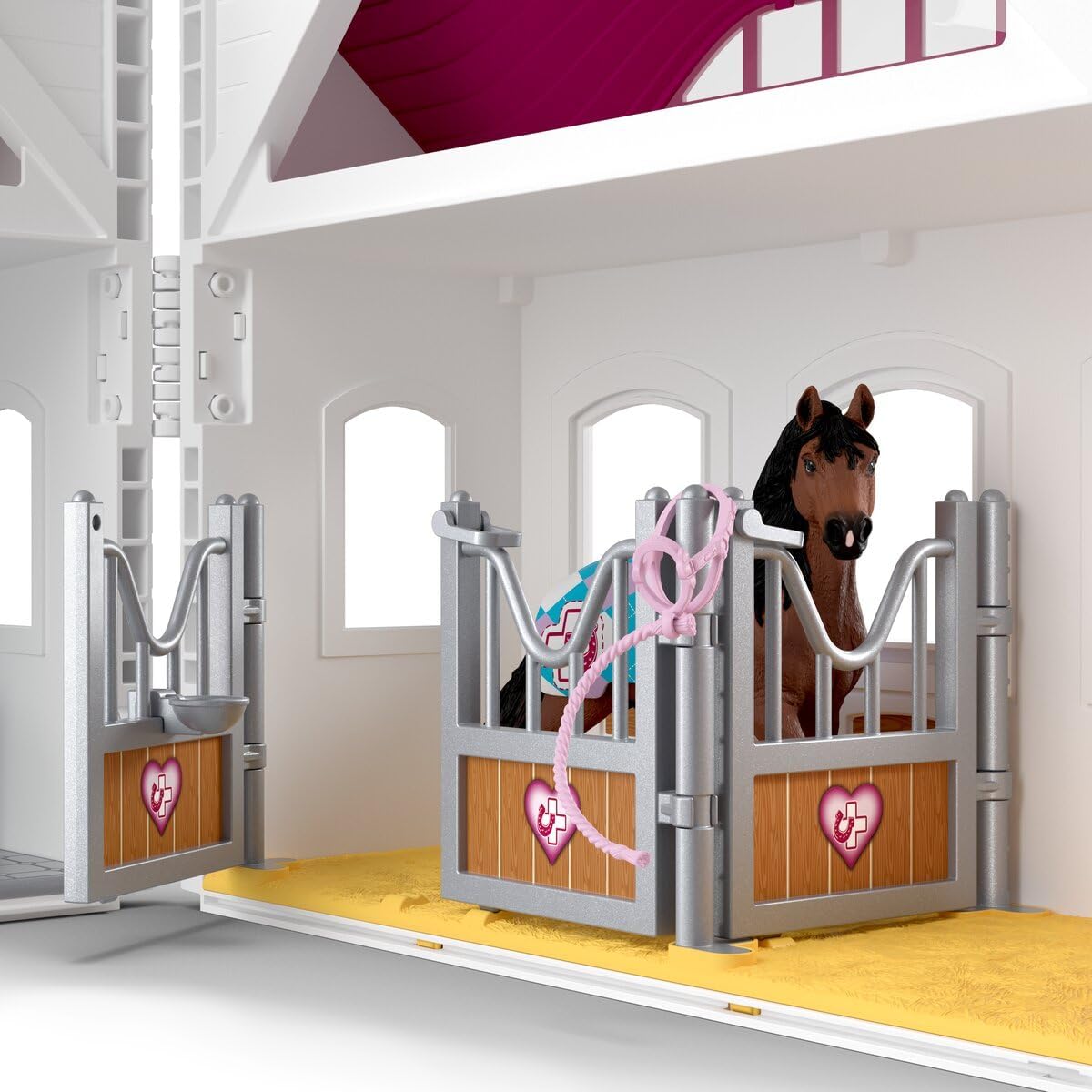 Thumbnail 6 de SCHLEICH Horse Club Pferdeklinik Heilende Hufe – 64-teiliges, transportables Set