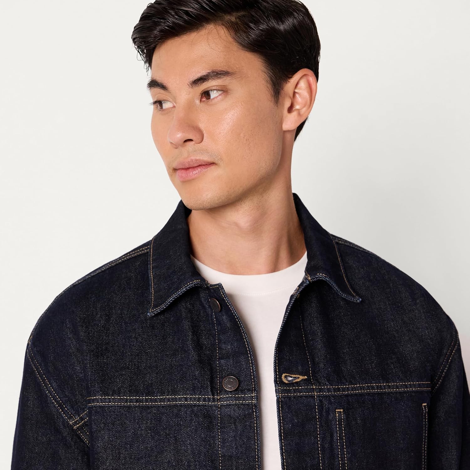 Detalle de Amazon Essentials Herren Relaxed-Fit Utility-Jacke aus festerem Denim