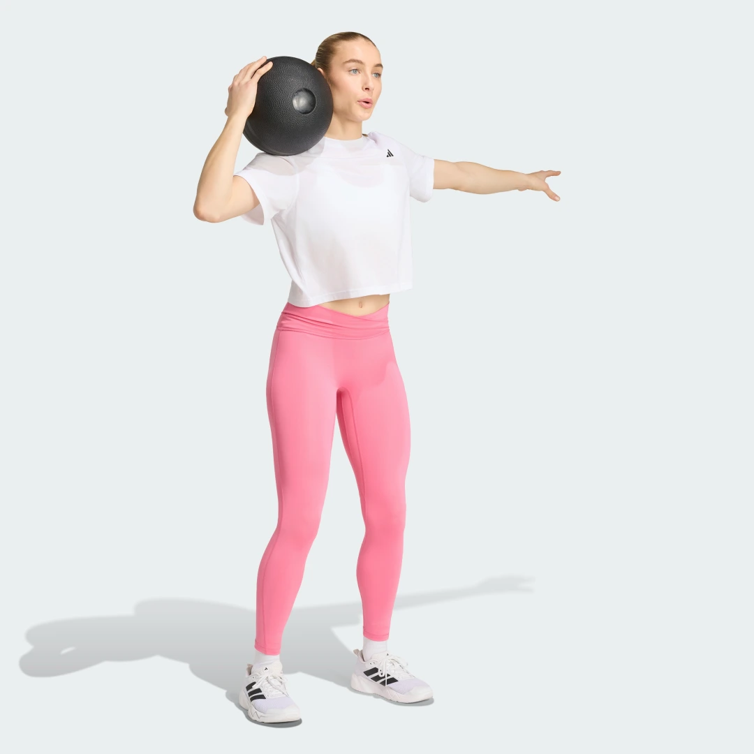 Detalle 2 de Mallas 7/8 3 Stripes Studio All Me X-Over de Adidas: comodidad y estilo para entrenar