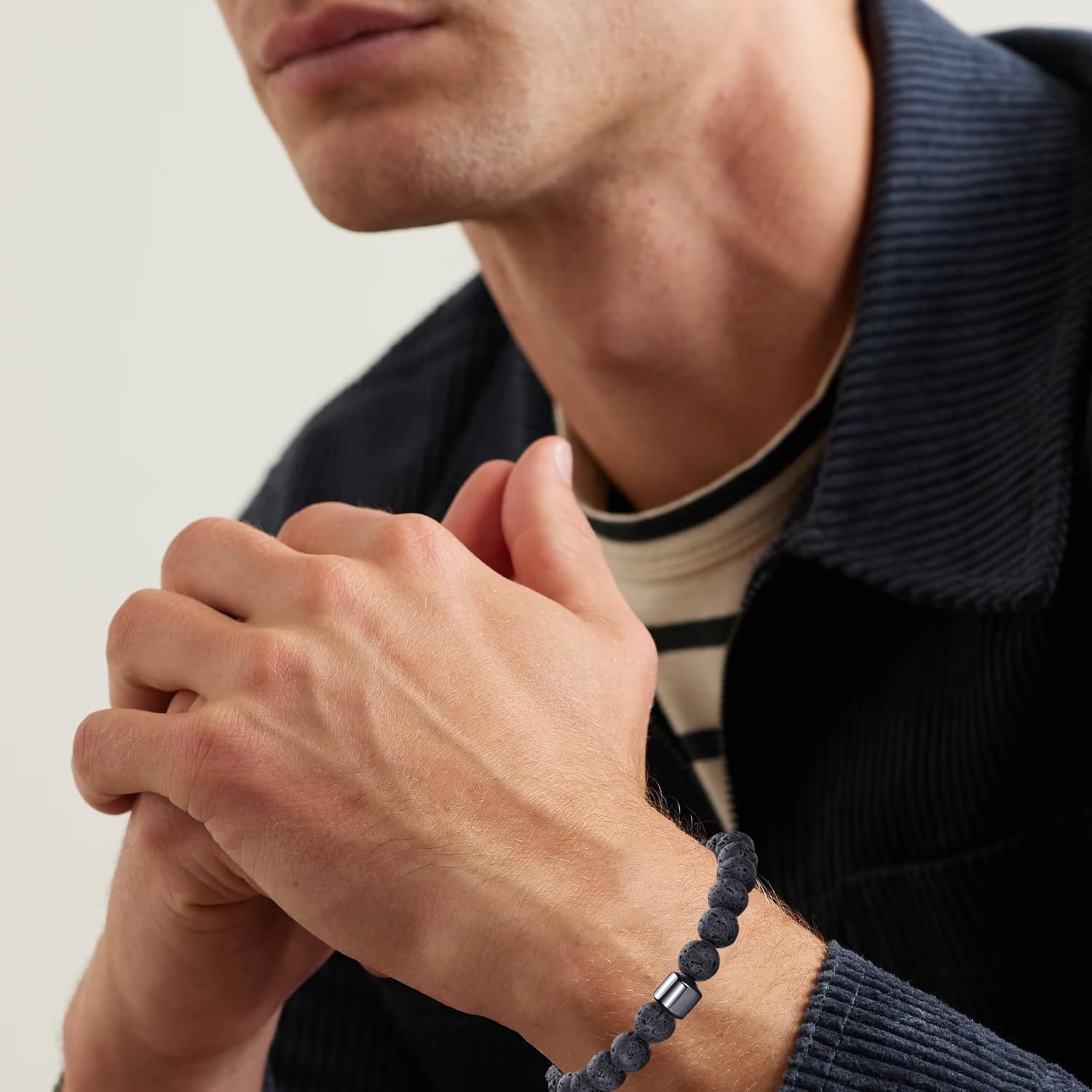 Detalle de RANKEEF Perlenarmband Herren (8 mm) im Set – Stretch-Armbänder mit schwarzer Kristall-Perle, verstellbar