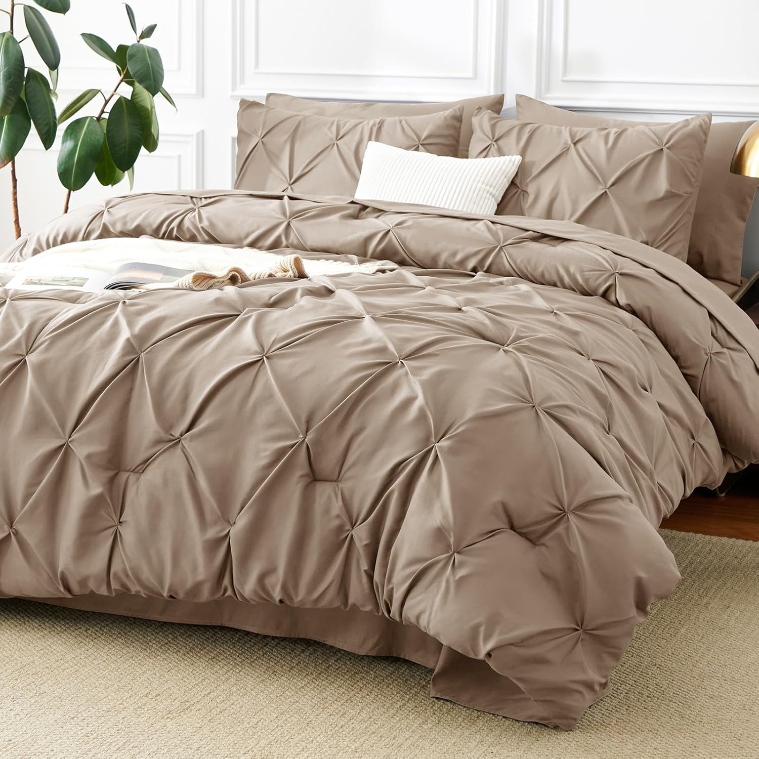 Detalle de CozyLux 7-piece Queen bedding set