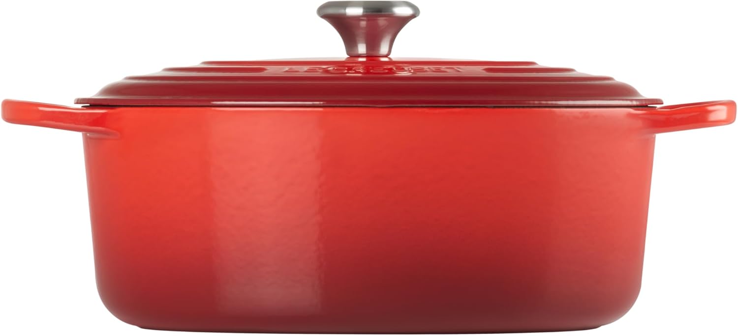 Detalle 2 de Le Creuset Signature Gusseisen-Bräter mit Deckel Ø 31 cm, oval, Kirschrot – 6,3 l, 5,705 kg