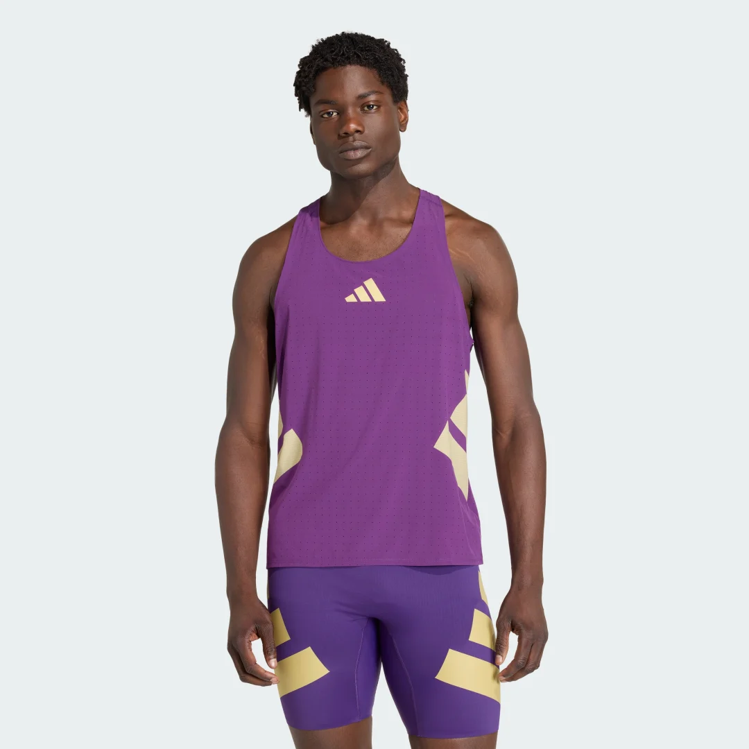 Detalle de Camiseta sin mangas Adizero Road to Records de Adidas – ligera, violeta y pensada para entrenar