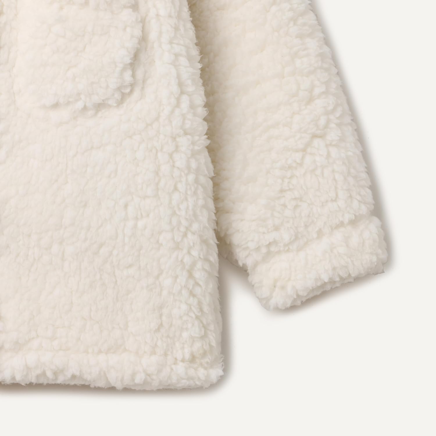 Detalle 2 de Amazon Essentials x Sofia Grainge Sherpa Fleece Overshirt Jacket for Toddlers & Baby Boys
