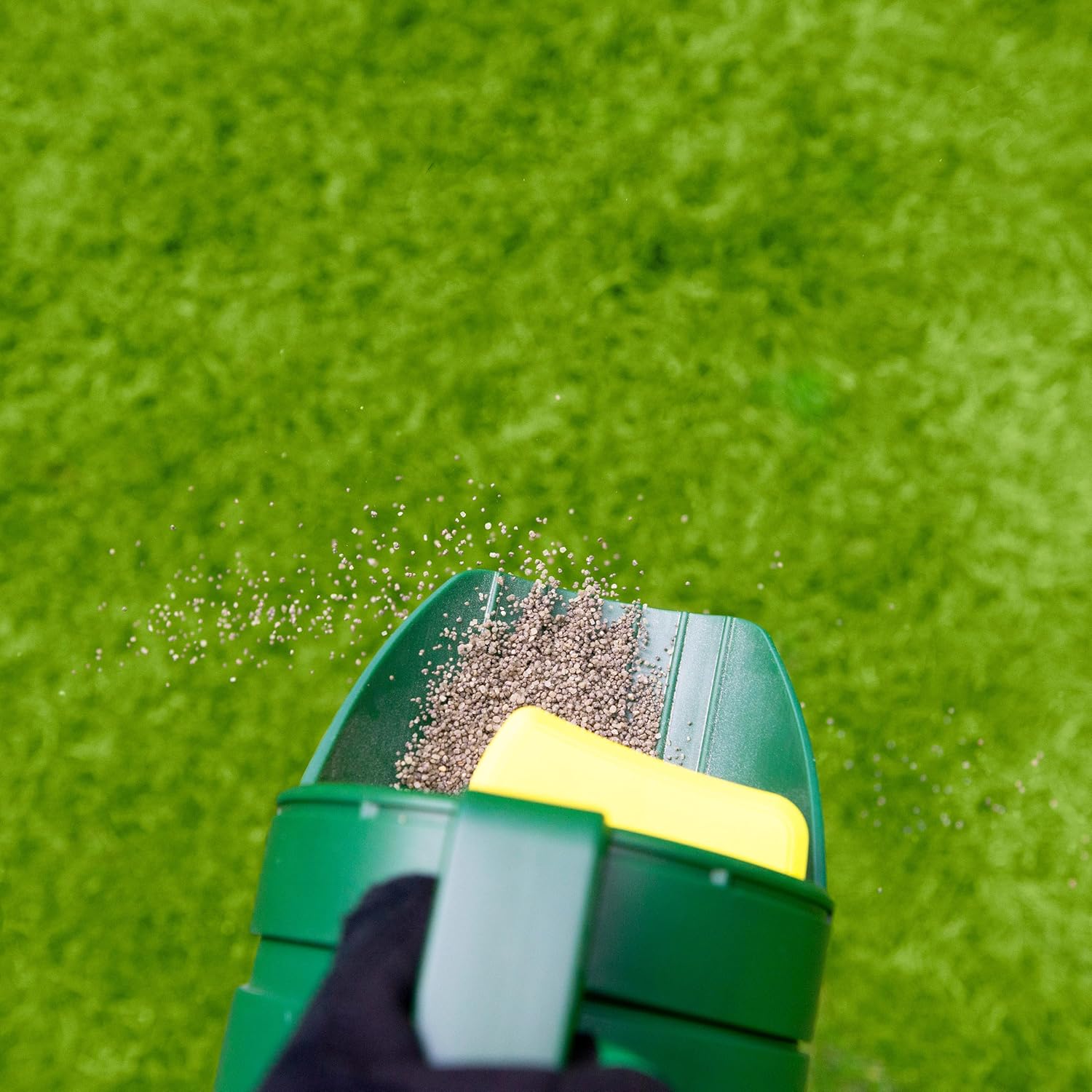 Thumbnail 6 de Miracle-Gro Compact Lawn Spreader