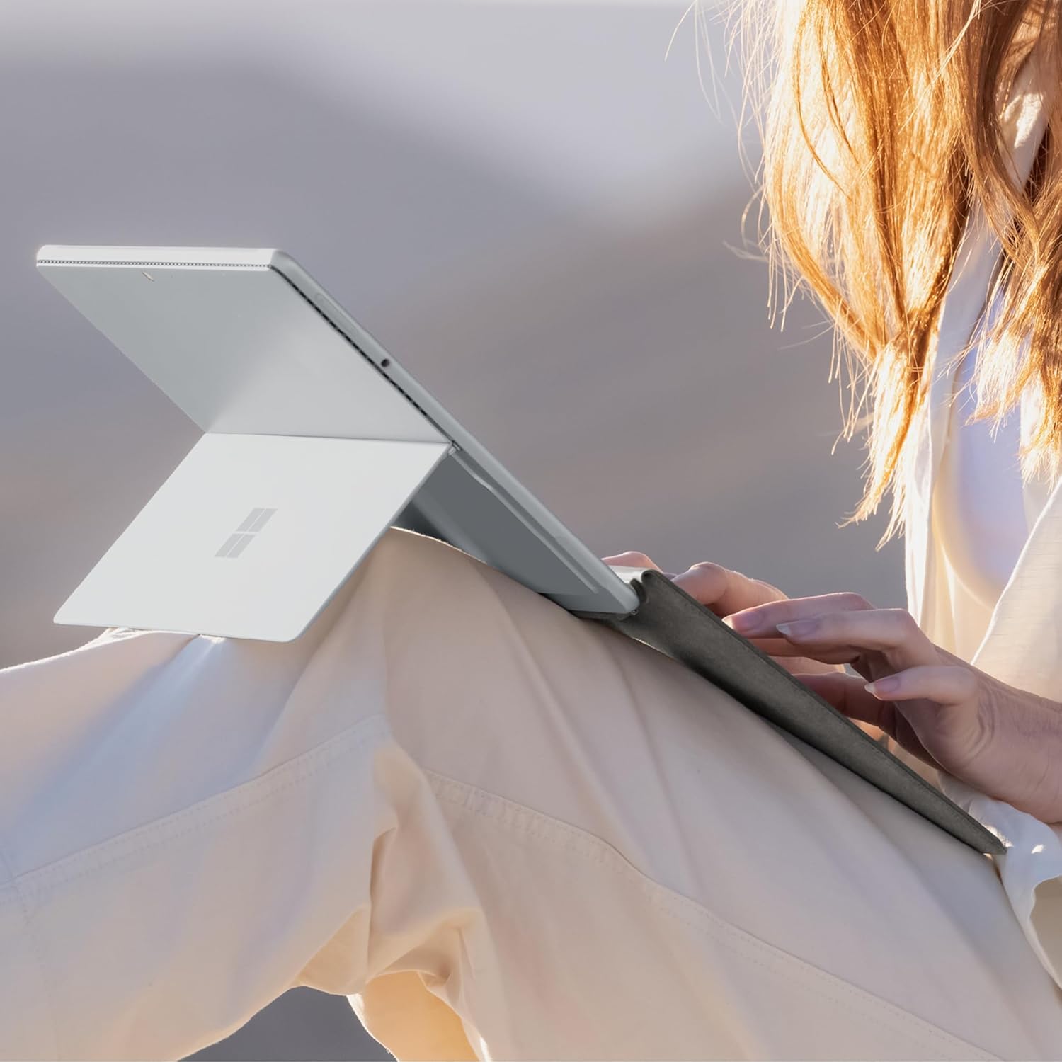 Detalle 2 de Microsoft Surface Pro 13" Zafiro Teclado con Almacenamiento para Lápiz 🖱