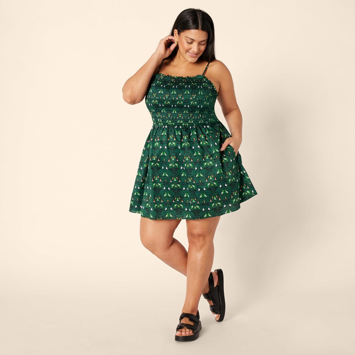 Thumbnail 5 de Amazon Essentials Damen Regular-Fit-Kurzkleid aus Baumwollsatin mit Gesmoktem Mieder