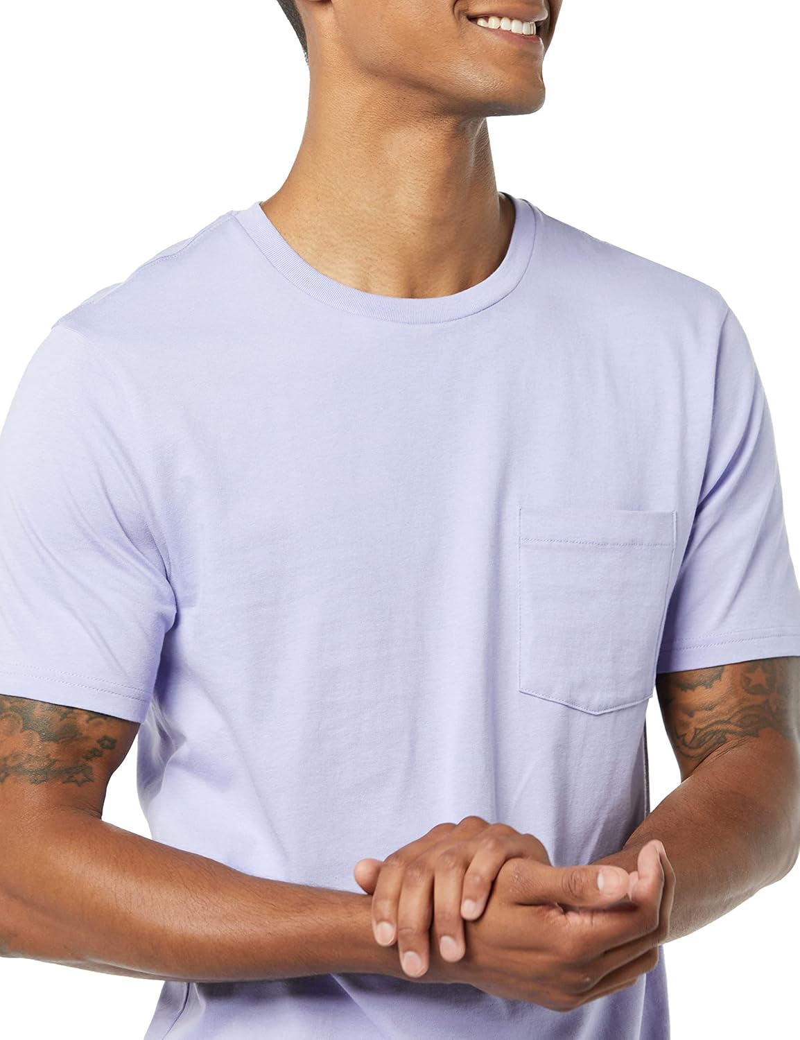 Thumbnail 5 de Amazon Essentials Herren T-Shirt mit kurzen Ärmeln, Rundhalsausschnitt und Brusttasche – 2er-Pack, normaler Schnitt