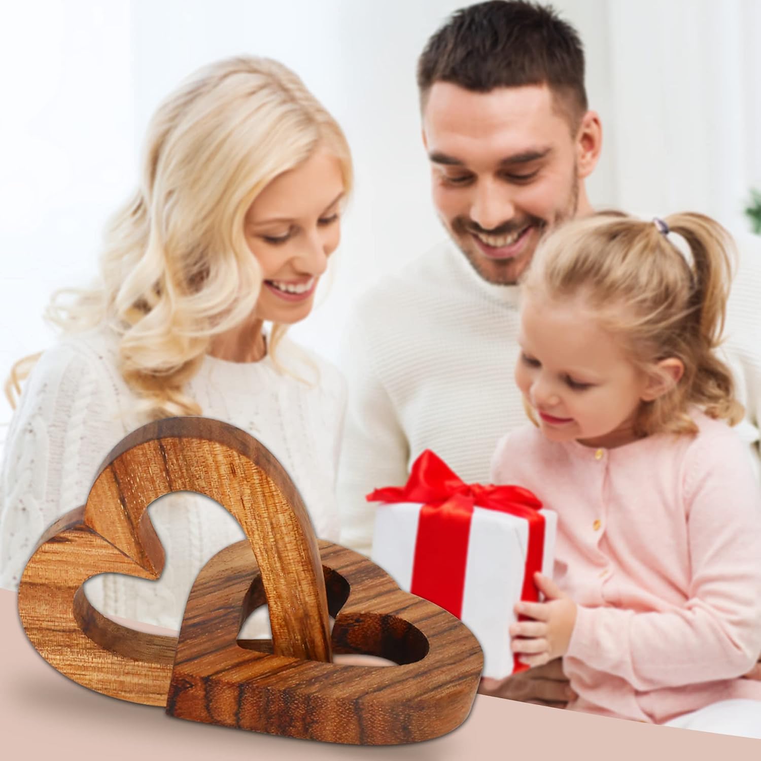 Detalle 2 de Valentine Day Romantic Olive Wood Heart Gift for Her by Lightzz (7cm)