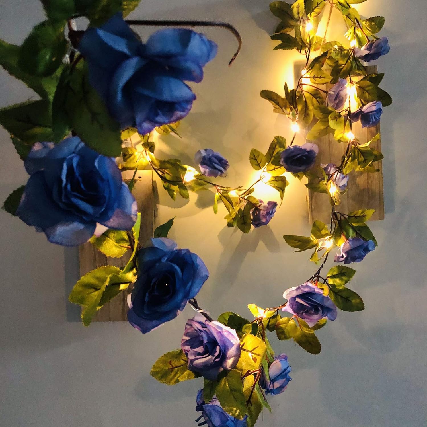 Thumbnail 1 de Riaxuebiy 7.5ft 20 LED Rose String Lights with 17-Head Ivy Garland – Blue