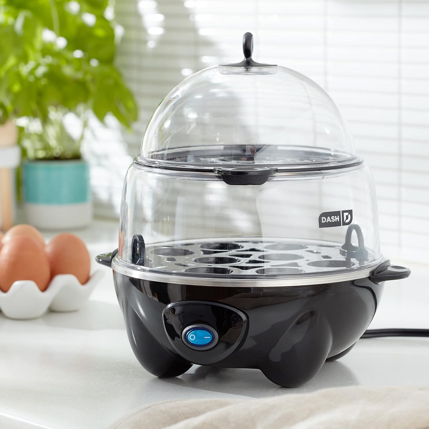 Thumbnail 1 de Dash Deluxe Egg Cooker - Boiler, Poacher & Steamer (12 Eggs) in Black