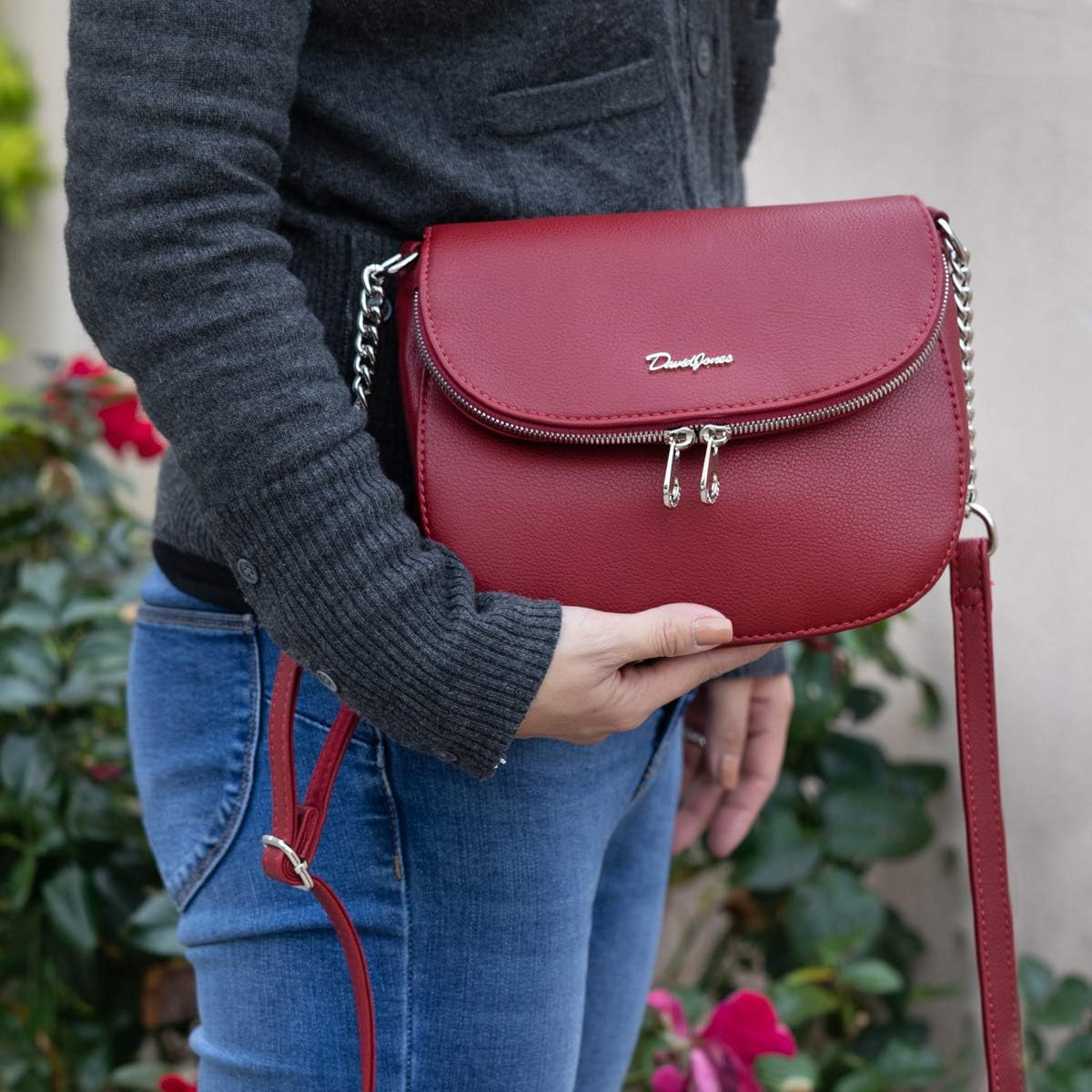 Thumbnail 2 de David Jones Petite besace femme à chaînes en PU noir – bandoulière réglable, zip et rabat 2 compartiments