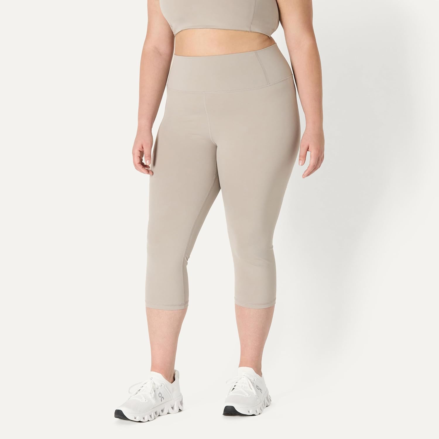 Thumbnail 5 de Amazon Essentials Leggings Yoga FormFlex Capri da Donna – vita alta, tessuto ultramorbido e gestione del calore