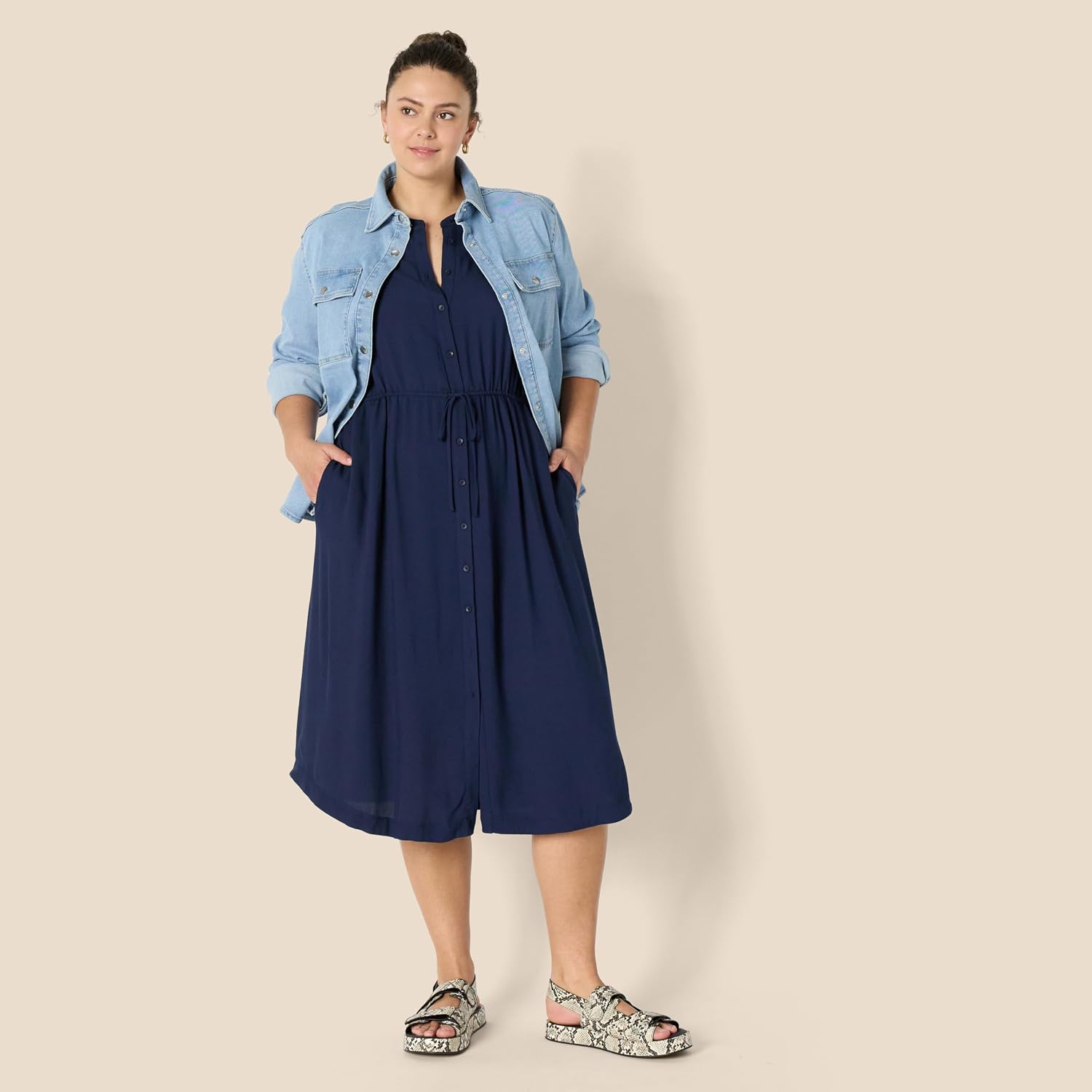 Thumbnail 6 de Amazon Essentials Damen Tailliertes Midikleid in A-Linie mit Halben Ärmeln und Ausgestelltem Rockteil mit Taschen