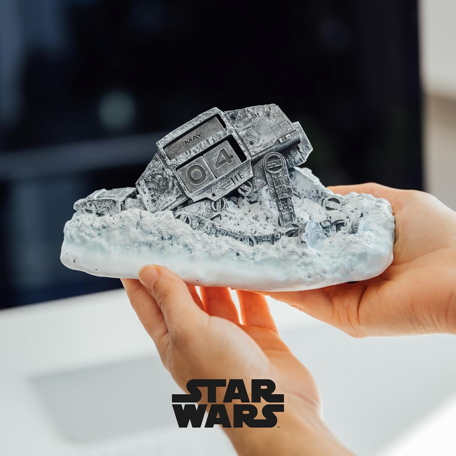 Detalle de Grupo Erik Perpetual Calendar – Star Wars AT-AT Desk Calendar