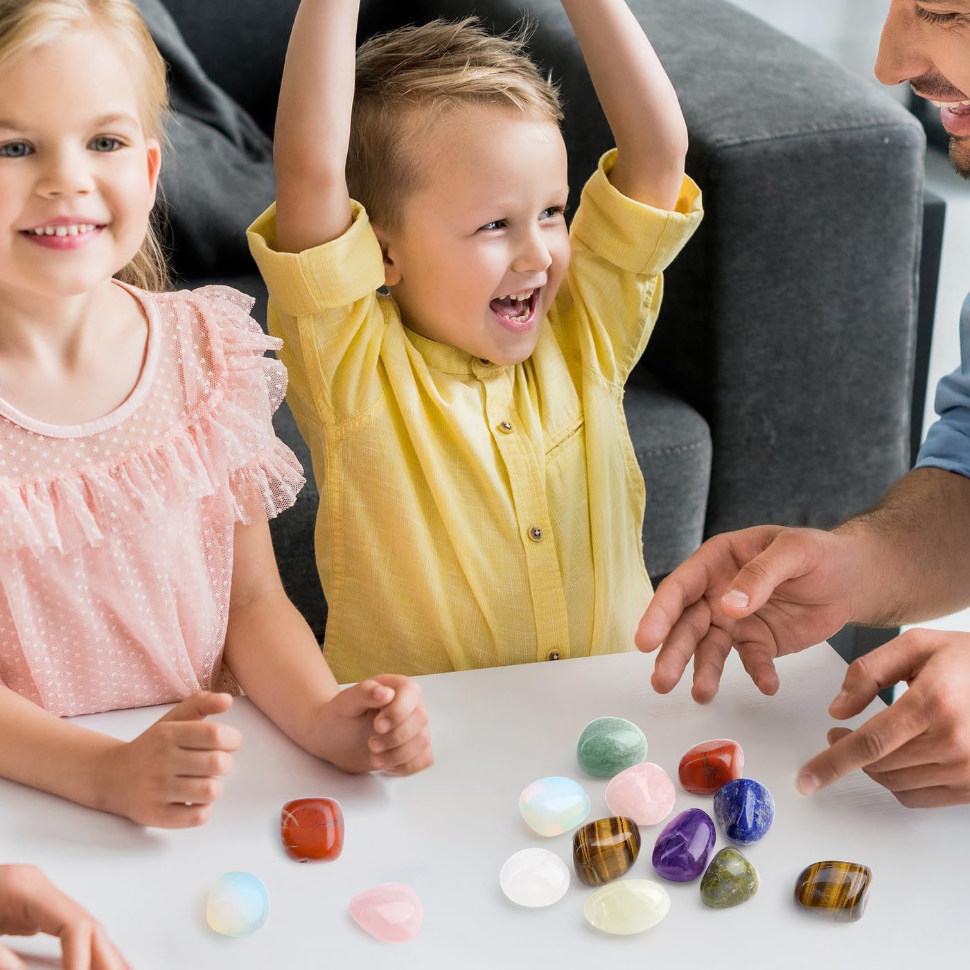 Detalle de GUJOXILA Glückssteine Set – 10 Rohsteine mit Karten, Nanogel-Platte und Geschenkbox