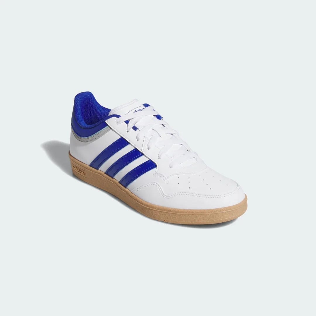 Detalle 2 de Hoops 4.0 de Adidas: zapatilla blanca versátil para uso diario