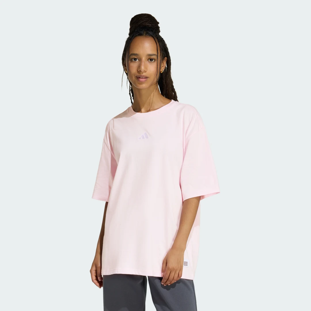 Detalle de Camiseta estampada holgada Mini Embroidery de Adidas – rosa