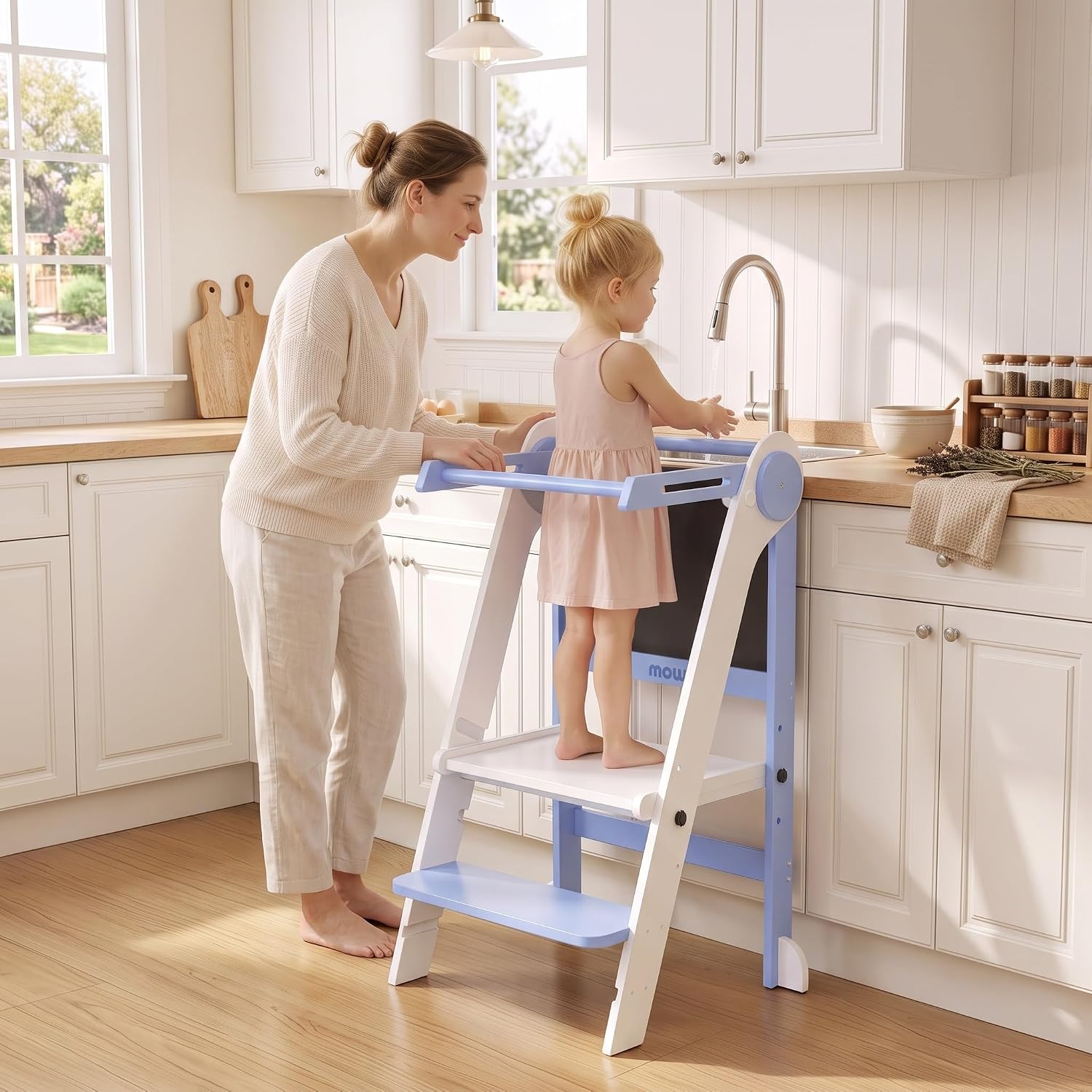 Detalle de MOMFANN Toddler Tower with Chalkboard