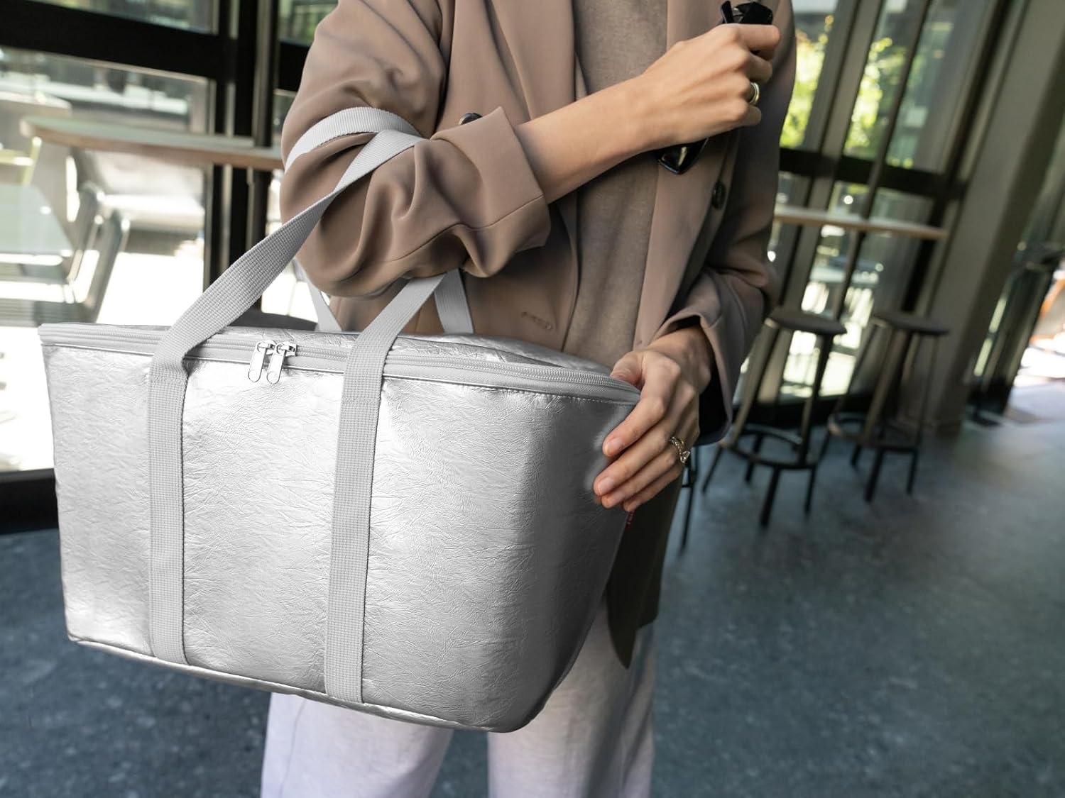 Detalle de reisenthel coolerbag Silver Crackle – Kühltasche aus hochwertigem Polyestergewebe, 20 L