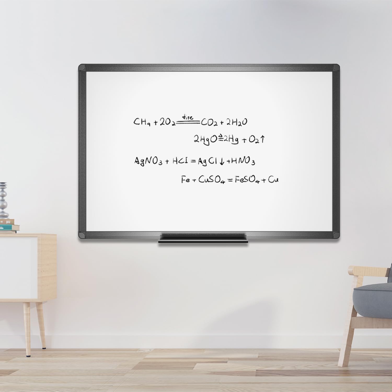 Detalle de VIZ-PRO Magnetic Dry-Erase Board, 48 x 24-Inch, Black Aluminium Frame