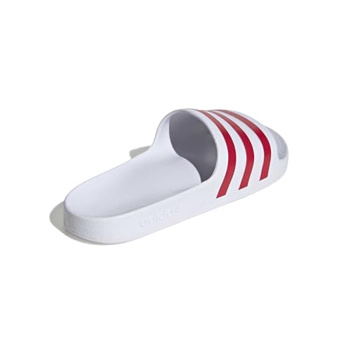 Detalle de Adidas Adilette Aqua Slides Unisex: horma clásica y comodidad para uso diario