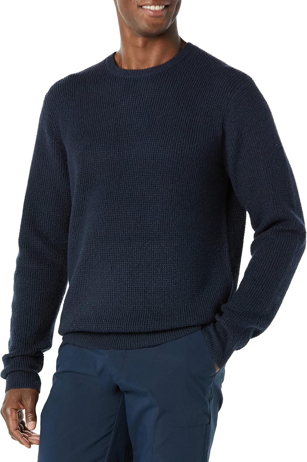 Detalle de Amazon Essentials Men’s Long-Sleeve Soft Touch Waffle Stitch Crew Neck Jumper
