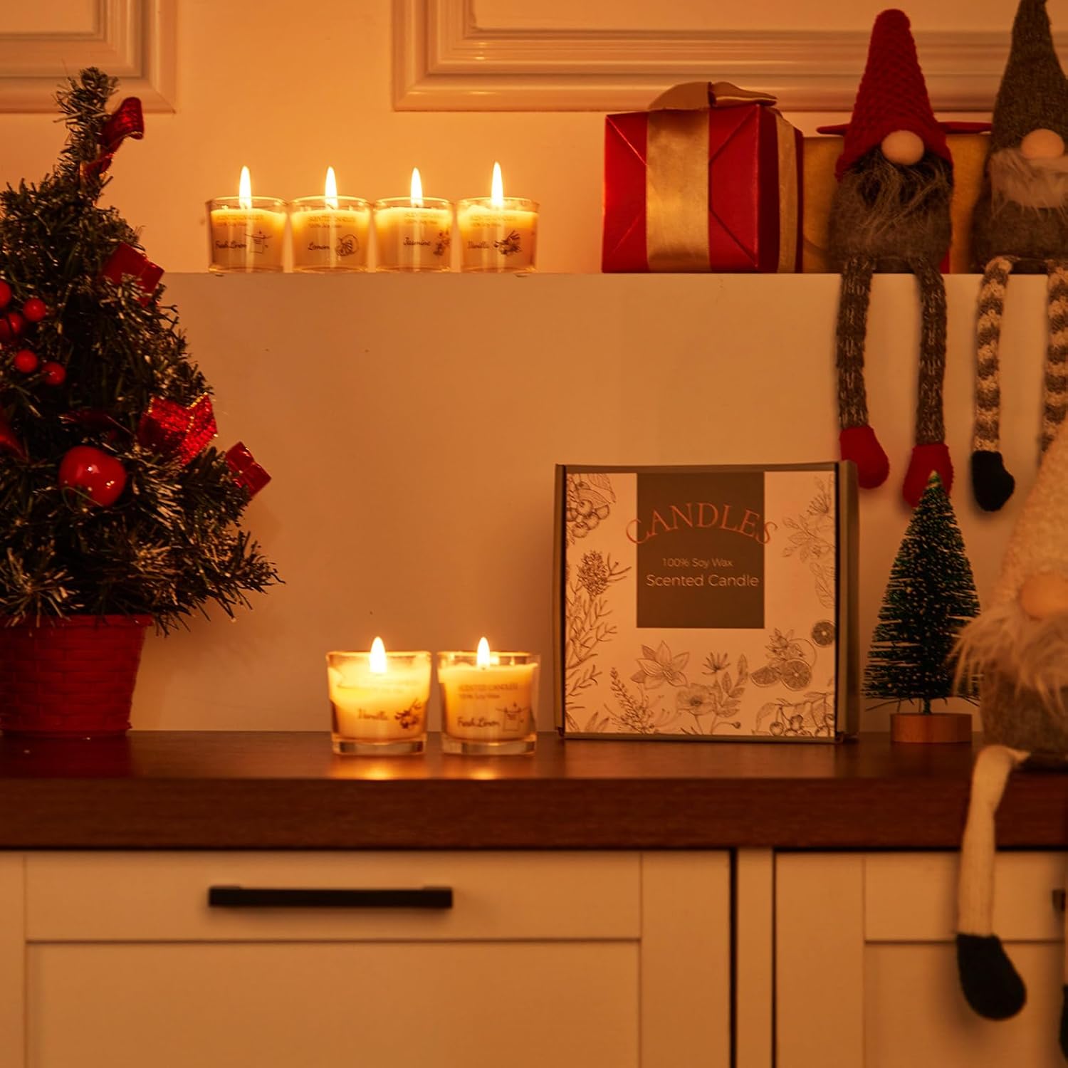 Detalle de Aptliton scented votive candle gift set (fresh linen, vanilla, jasmine & lemon) in soy wax