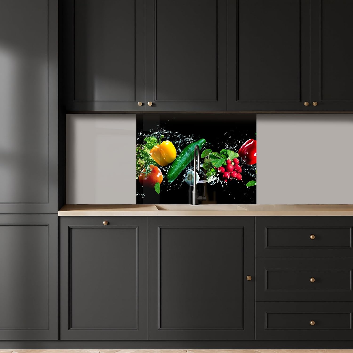 Detalle de KitchenYeah Küchenrückwand selbstklebend 60x80 cm (Spritzschutz, ohne Bohren) – Schwarz mit Glasoptik