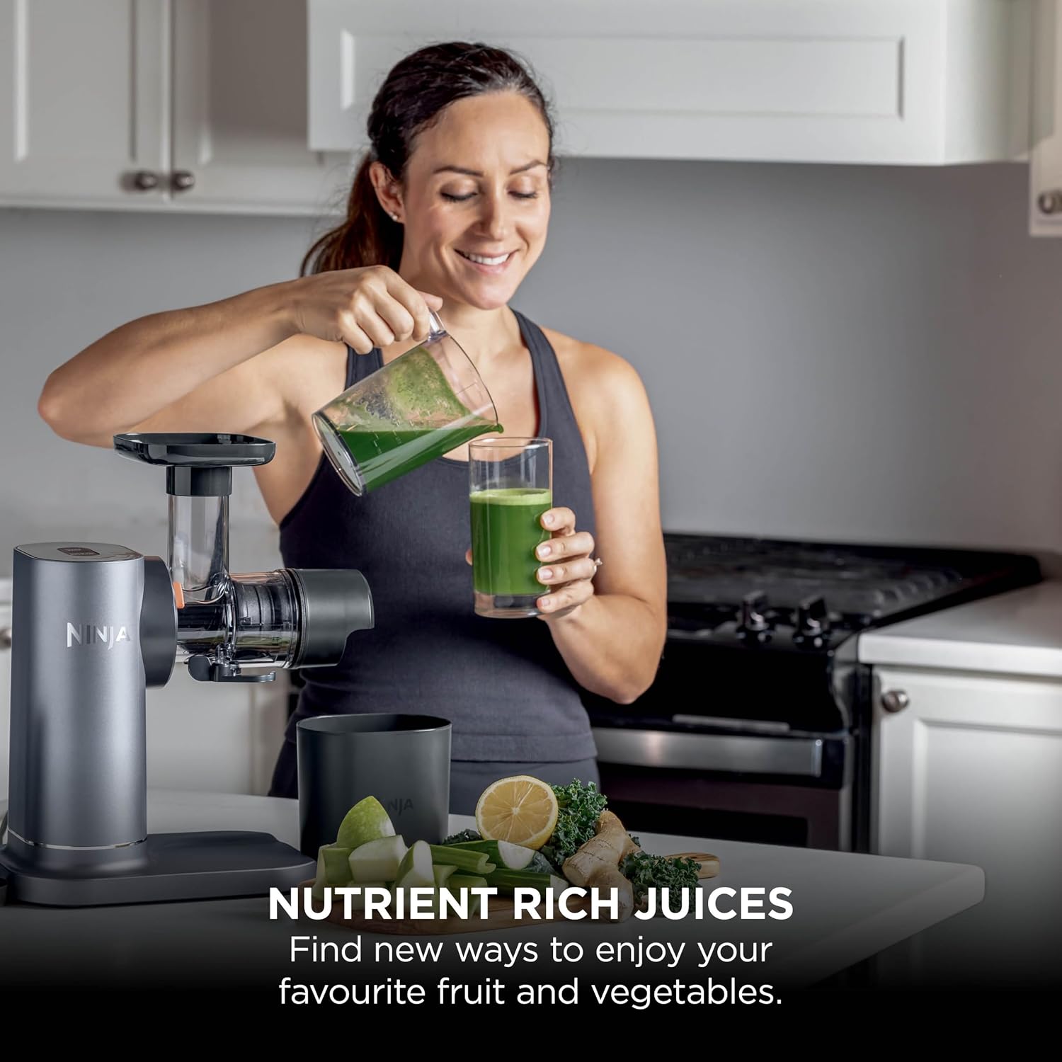 Detalle de Ninja JC151UK cold press juicer with 700ml jug & 1.1L pulp container
