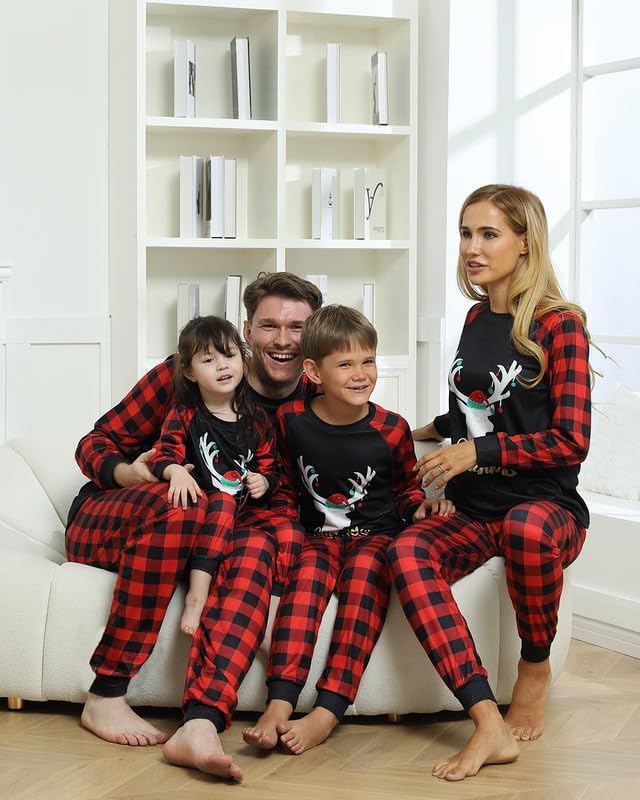 Detalle 2 de Sizet Family Christmas Pajamas Set, Reindeer Print and Red-and-Black Plaid