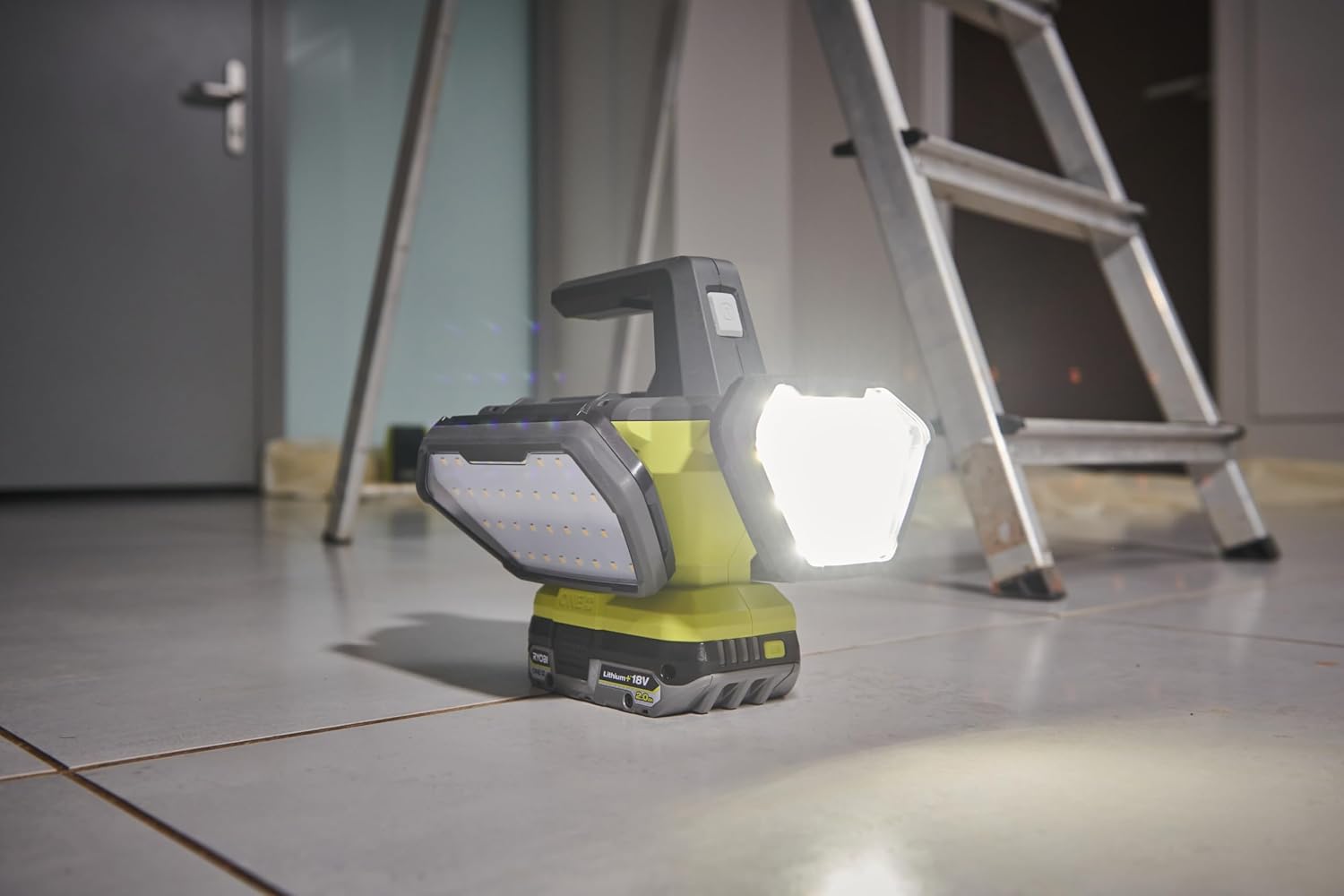 Thumbnail 4 de RYOBI R18L360-0 18V ONE+ Cordless LED 360 Luce: illuminazione potente e versatile per ogni ambiente
