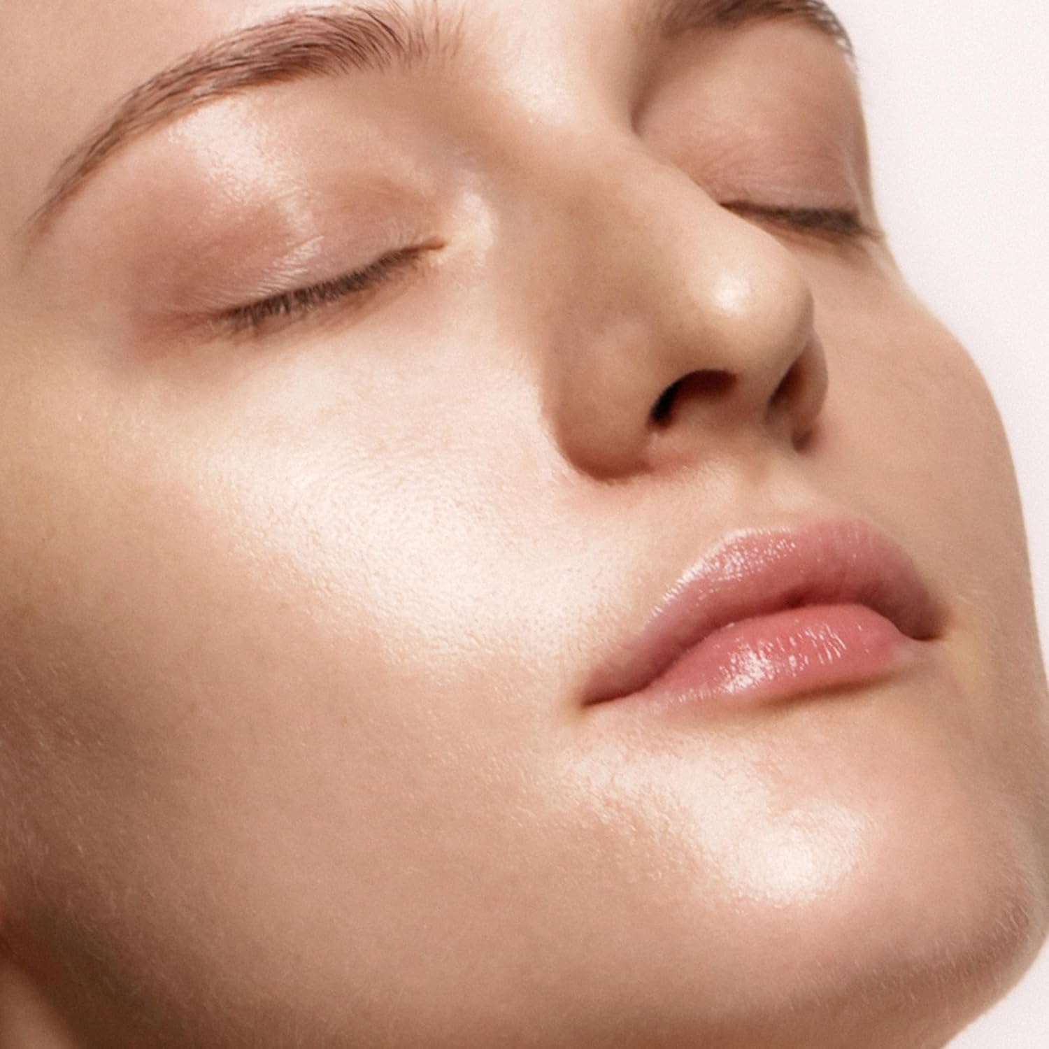 Detalle de MÁDARA Organic Skincare 5 % Glycolic Glow Toner — Tonique exfoliant éclaircissant pour un teint uniforme