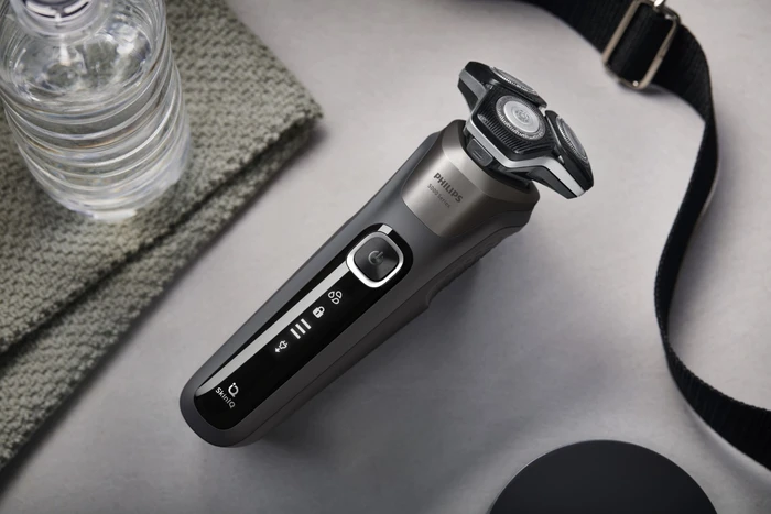 Detalle de Philips Shaver Series 5000 S5887/50 – Rasierer mit Reinigungsstation, automatischer Rasur-Anpassung und flexiblem Scherkopf