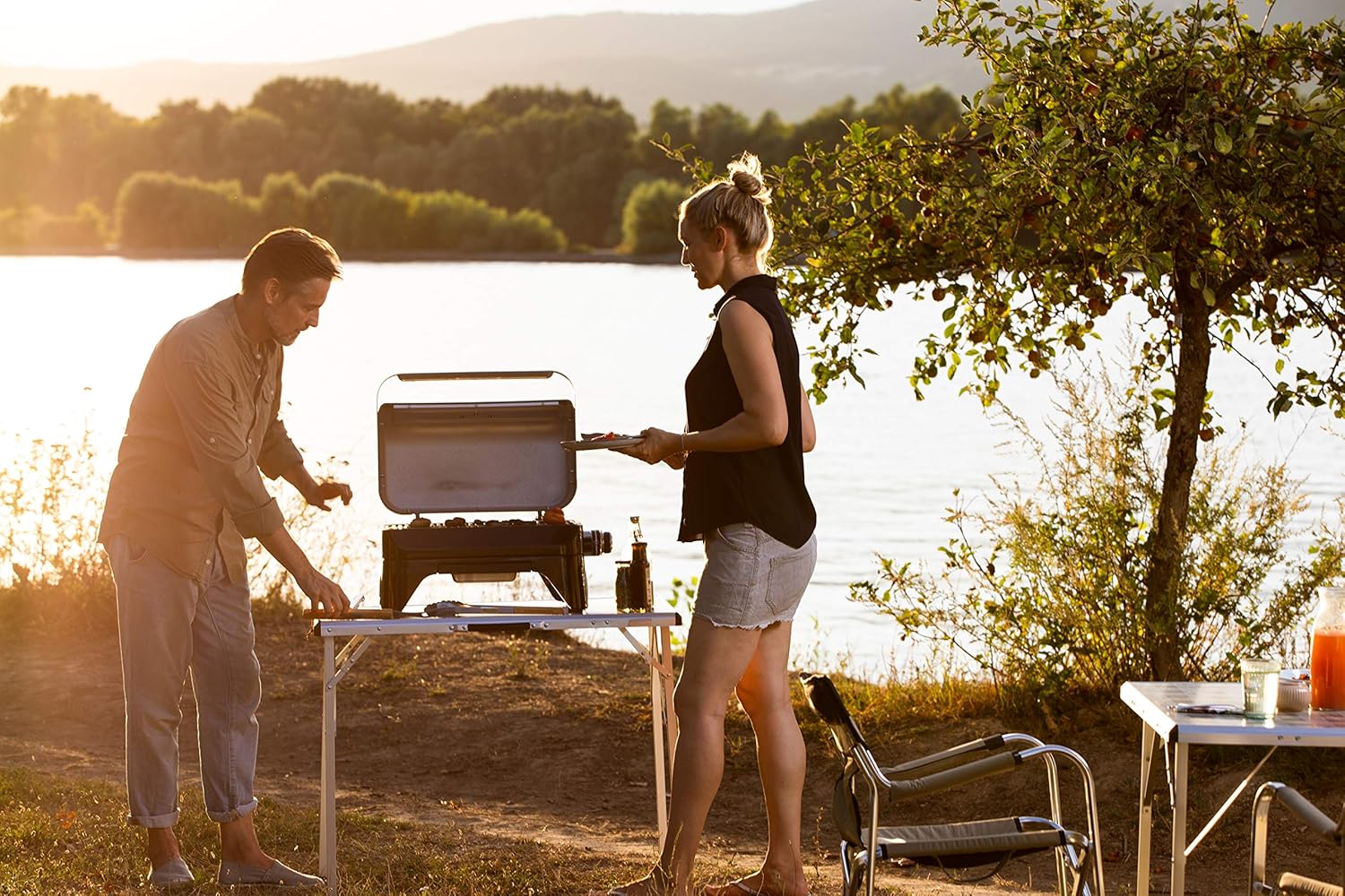 Detalle de Campingaz Attitude2go CV Outdoor_Living, Grigio: barbecue da tavolo elegante e pratico