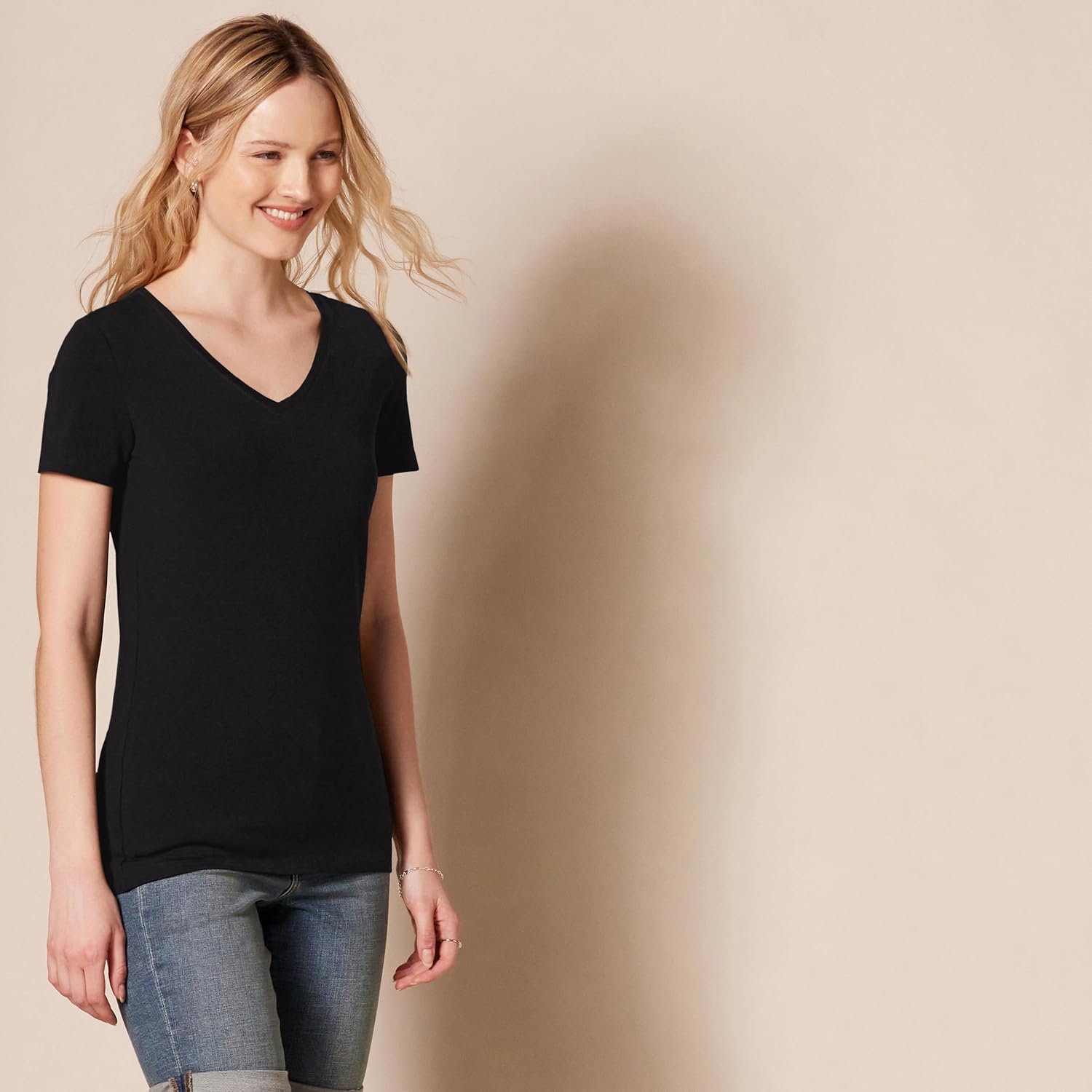 Thumbnail 1 de Amazon Essentials Damen Kurzarm-T-Shirt Regular Fit aus Baumwoll-Modal-Mix (Rundhals oder V-Ausschnitt) im Multi-Pack