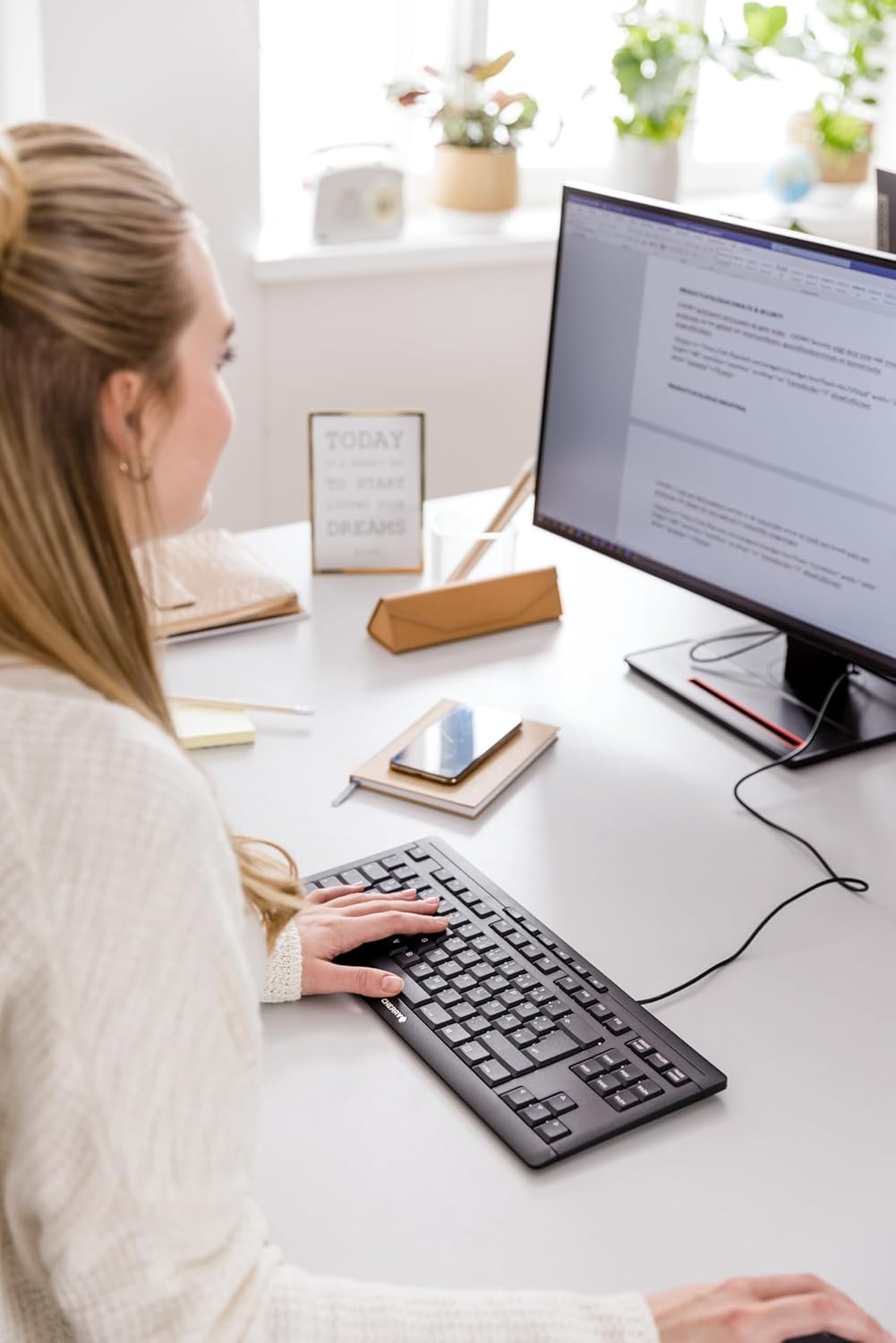 Thumbnail 2 de CHERRY Stream Keyboard TKL – kabelgebundene TKL-Tastatur ohne Nummernblock (deutsches QWERTZ, leiser Tastenanschlag), Weiß-Grau