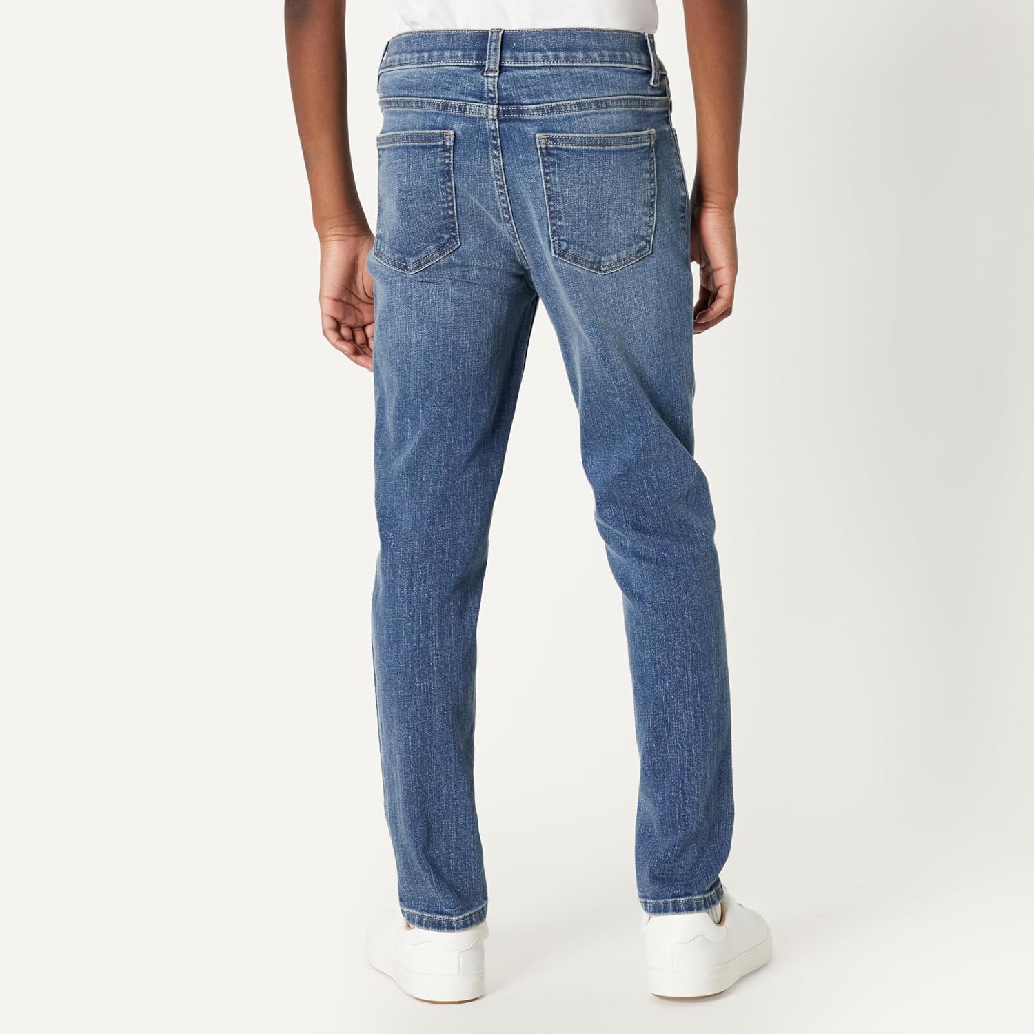 Detalle 2 de Amazon Essentials Boys’ High-Stretch Slim-Fit Jeans (5-Pocket)