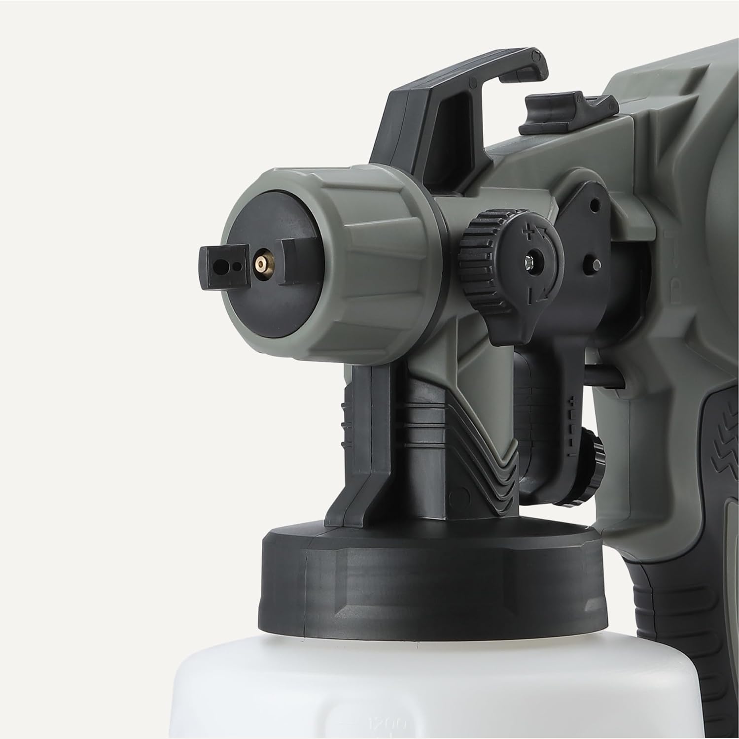 Detalle de Amazon Basics Pistolet Pulvérisateur Électrique 700 W – Réservoir 1200 ml, 4 buses et 3 motifs de pulvérisation