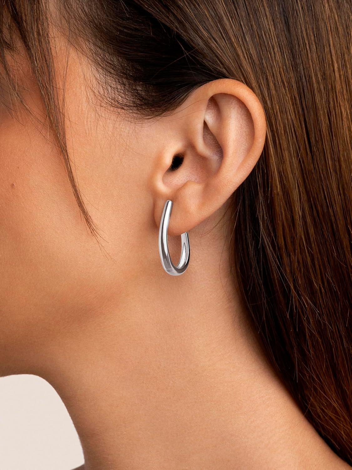 Detalle 2 de SINGULARU Aby orecchini a cerchio in ottone placcato oro 18Kt 💍