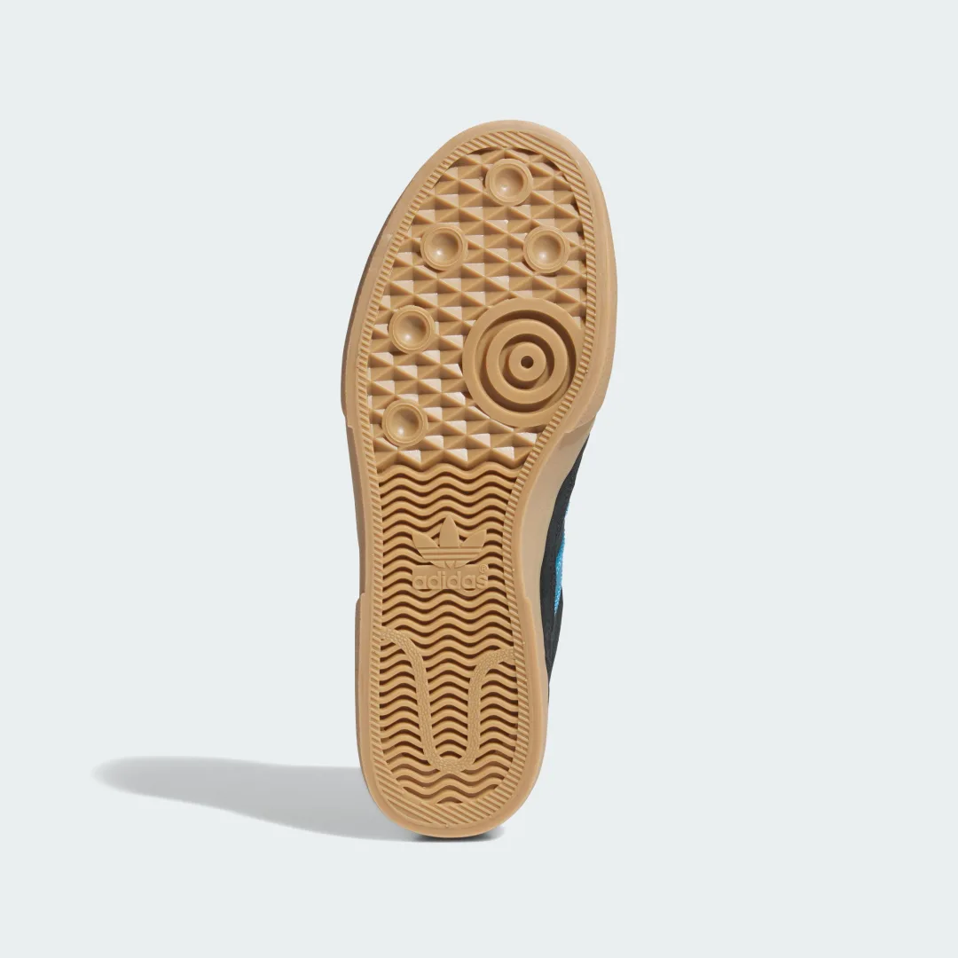 Detalle de Adidas Court TNS Premiere: Zapatilla negra para uso diario con toque clásico